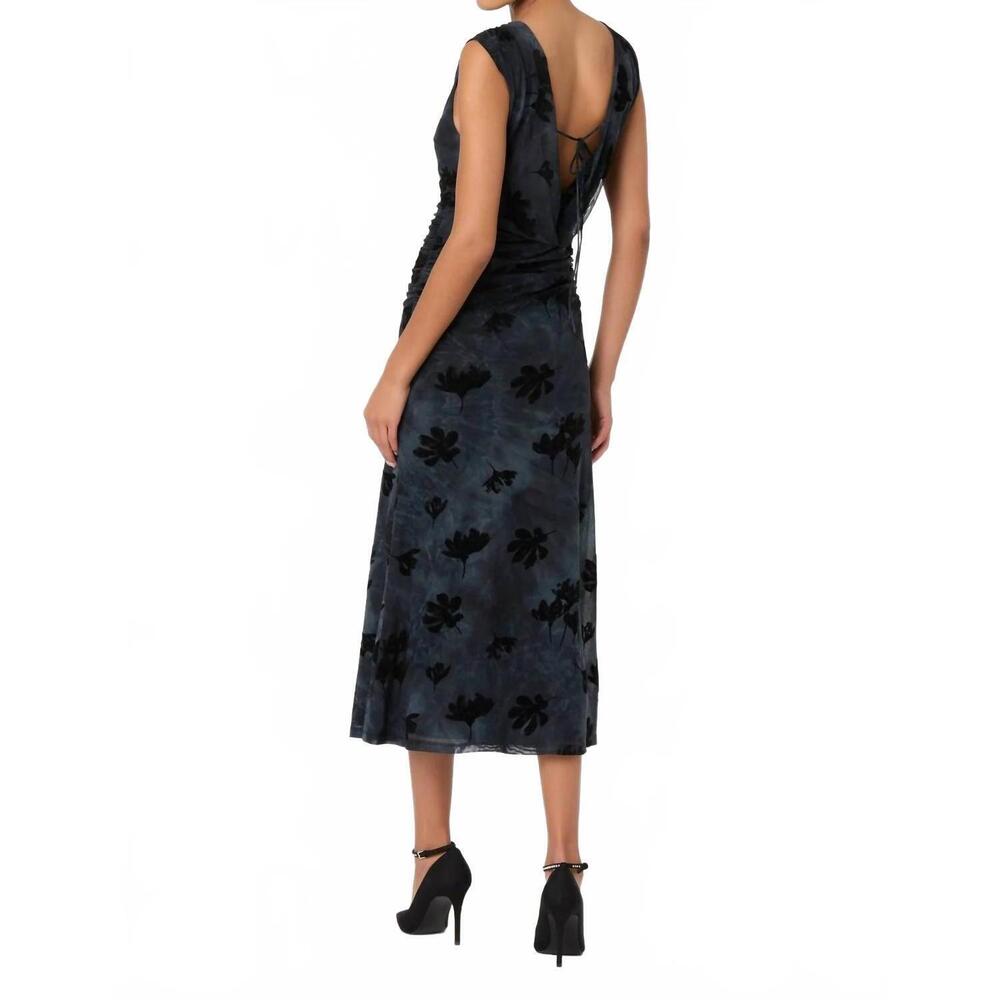 NEW ASTR tionne floral midi dress in teal/black - Picture 4 of 5